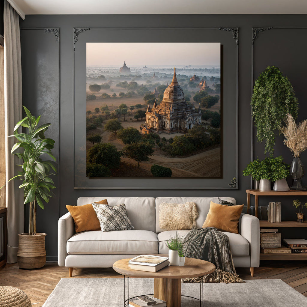 Luftaufnahme Einer Historischen Landschaft Mit Tempeln Und Pagoden In Bagan Im Morgennebel