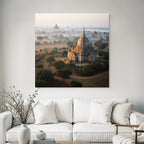 Luftaufnahme Einer Historischen Landschaft Mit Tempeln Und Pagoden In Bagan Im Morgennebel