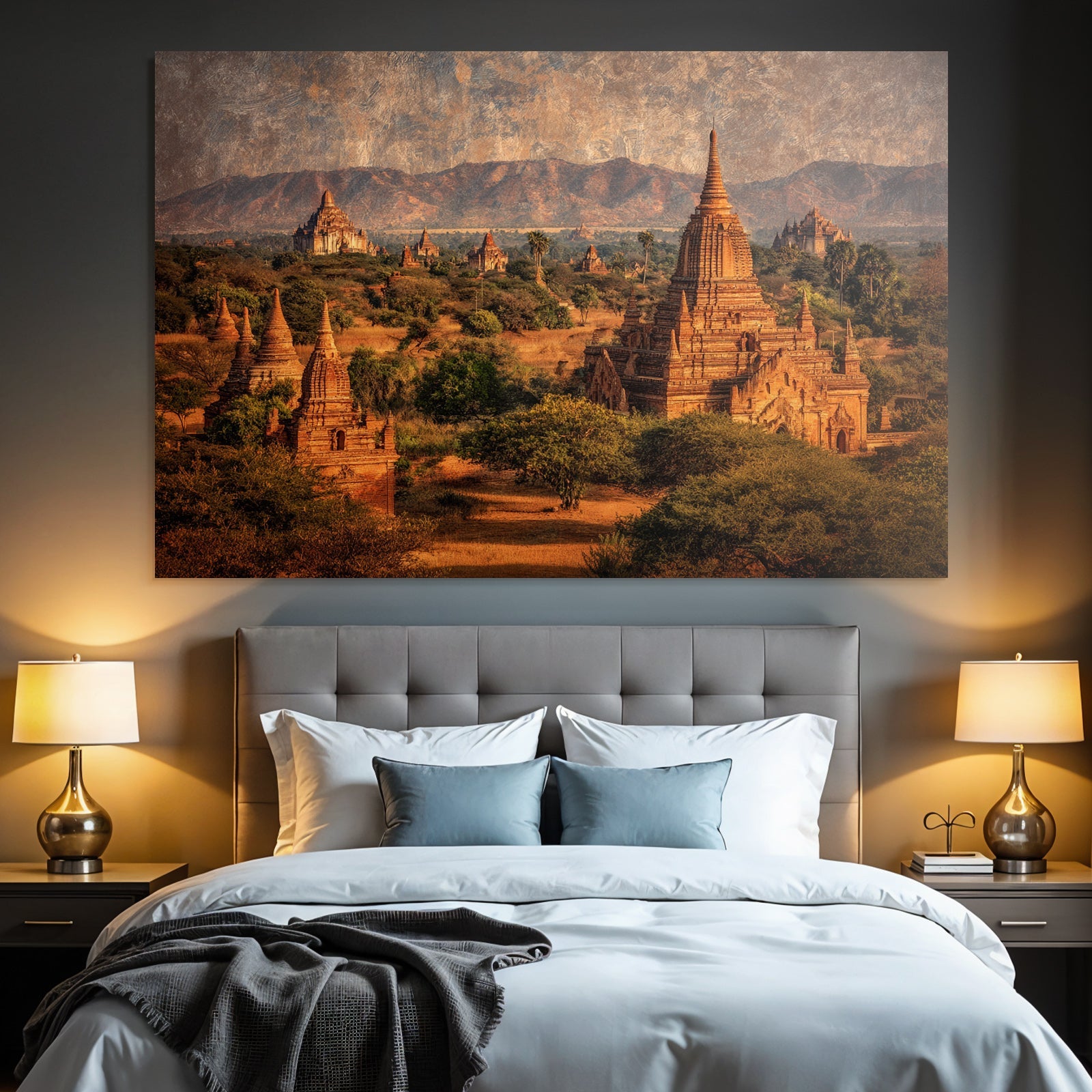 Alter Tempel In Bagan Bei Sonnenuntergang Mit Bergen Im Hintergrund
