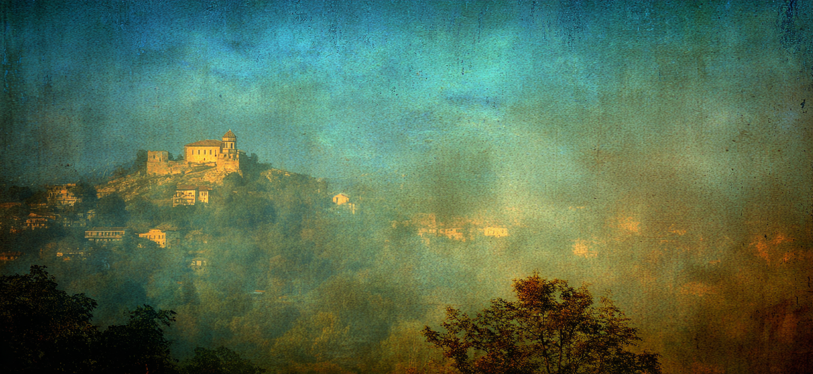 Burg Auf Dem Hügel Mit Verträumter Atmosphäre | UNESCO Weltkulturerbe | Laender und Reisen