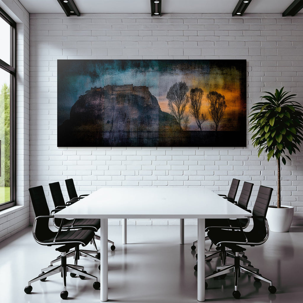 Dramatische Landschaft Mit Burg Auf Klippe Und Bäumen Vor Farbenfrohem Himmel