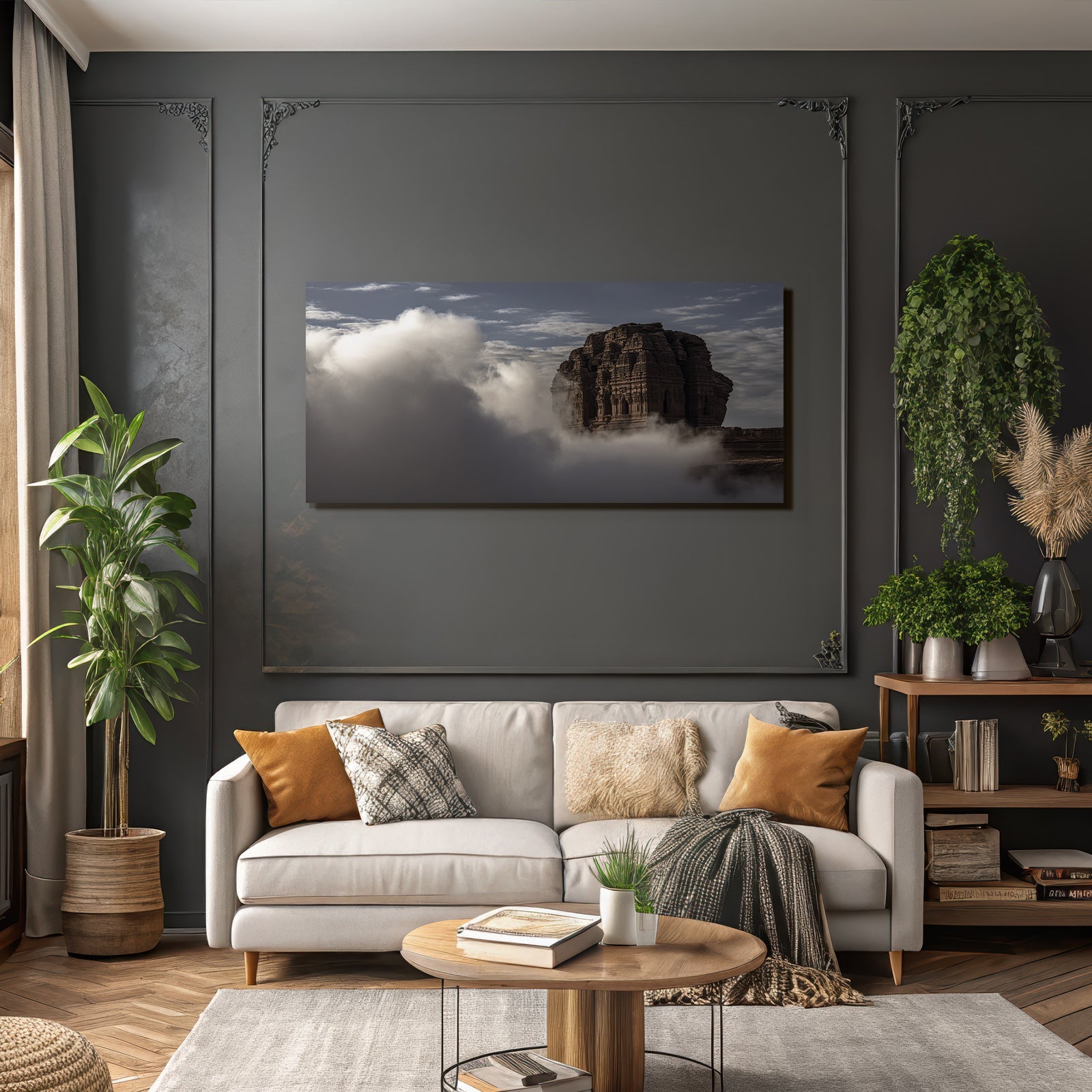 Felsenformation In Wolken