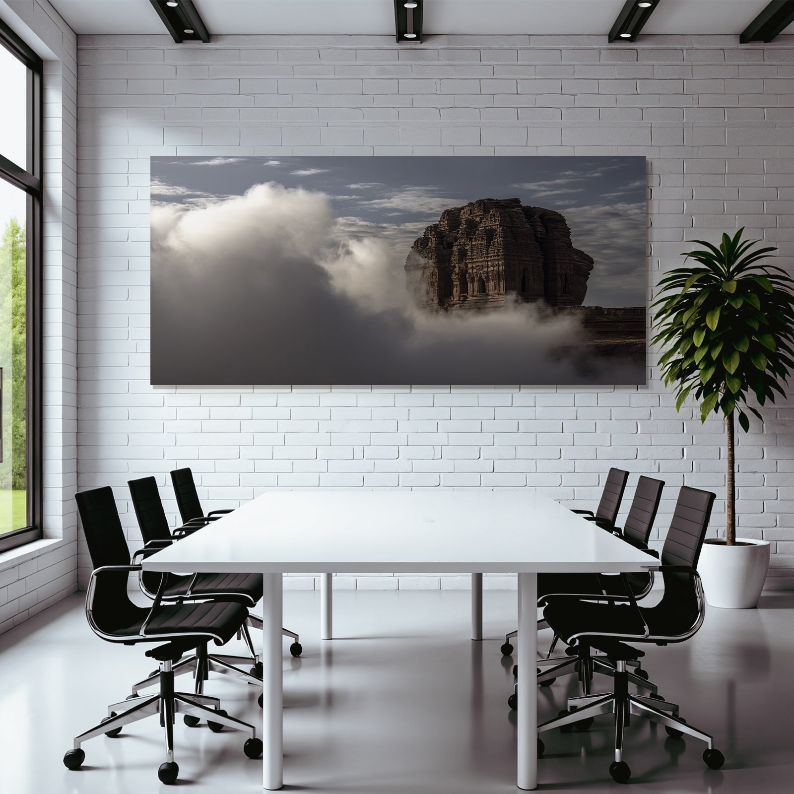 Felsenformation In Wolken