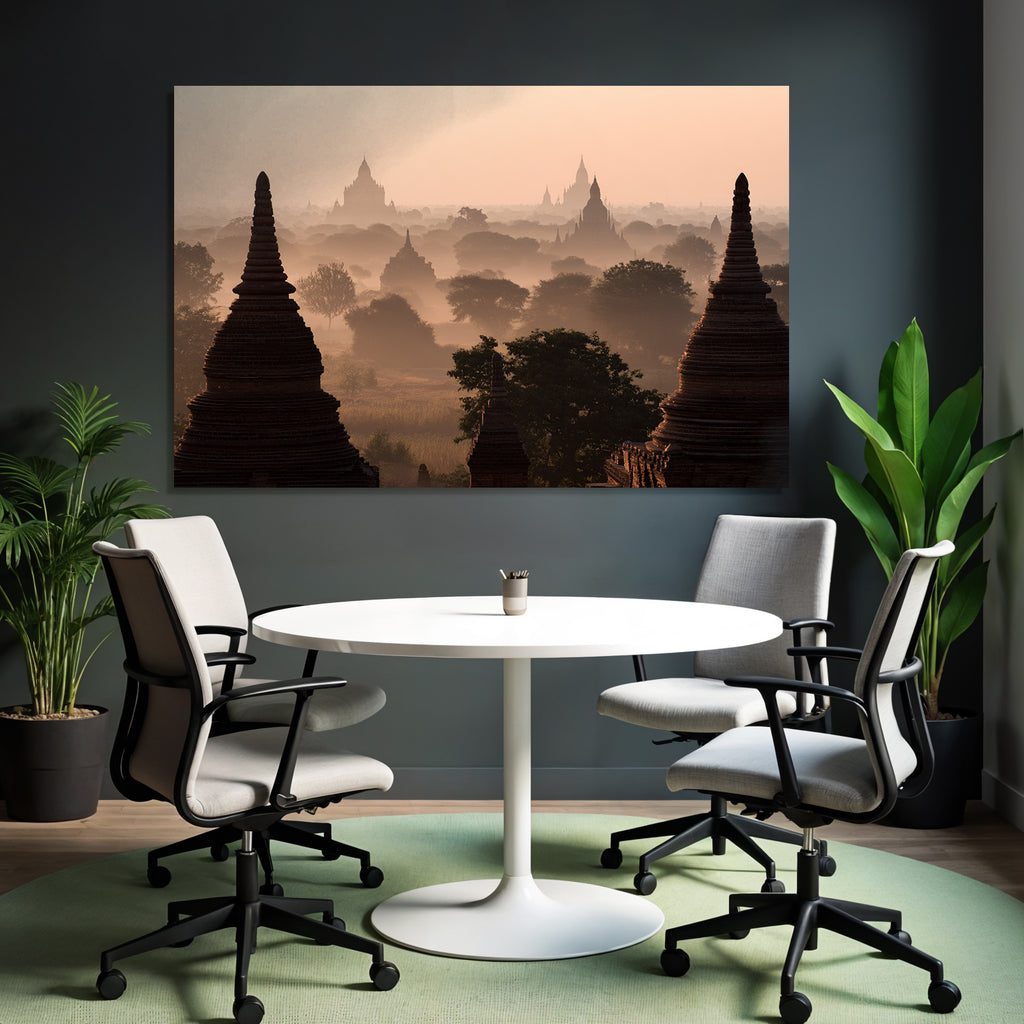 Nebelverhangene Pagoden In Bagan