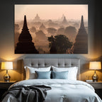 Nebelverhangene Pagoden In Bagan