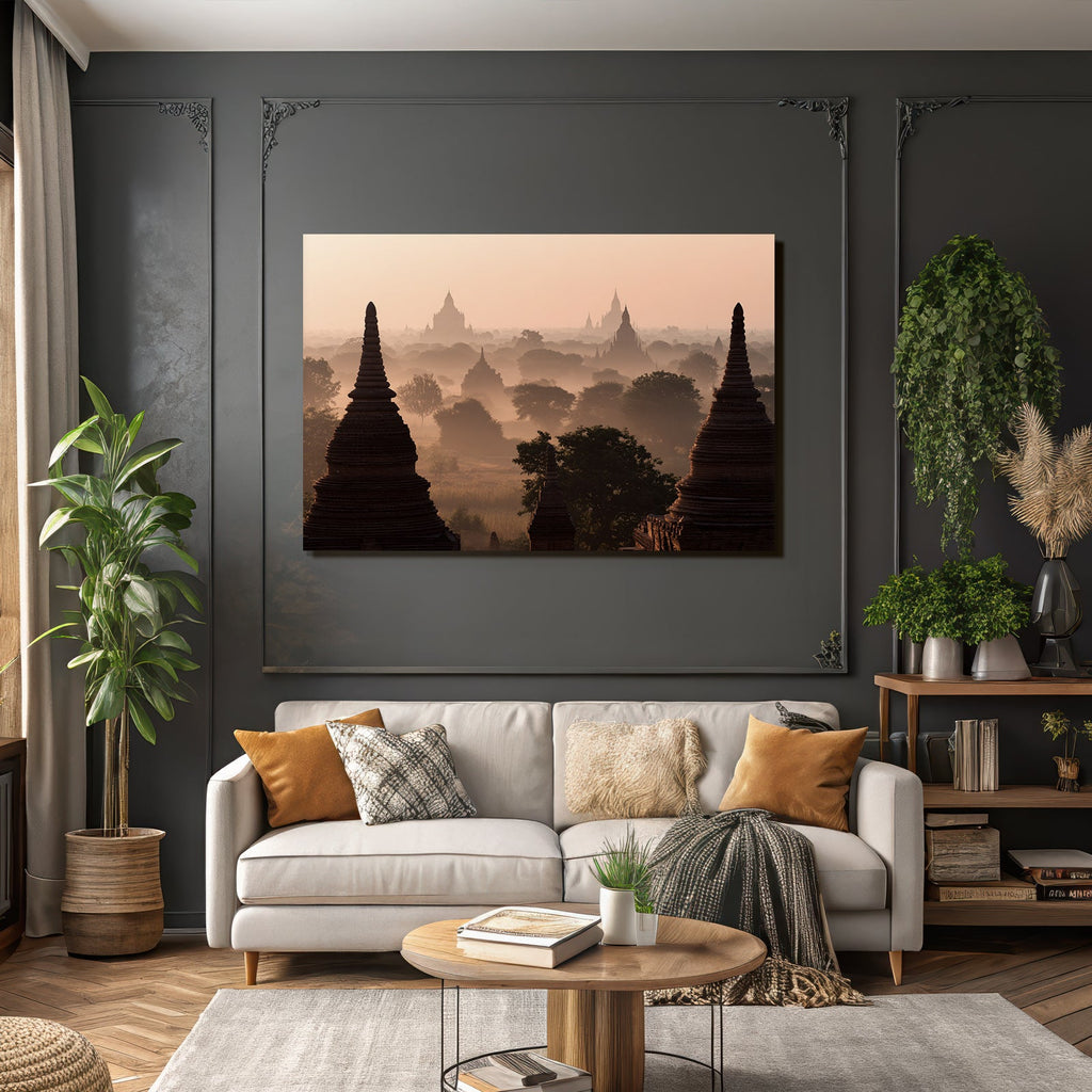 Nebelverhangene Pagoden In Bagan