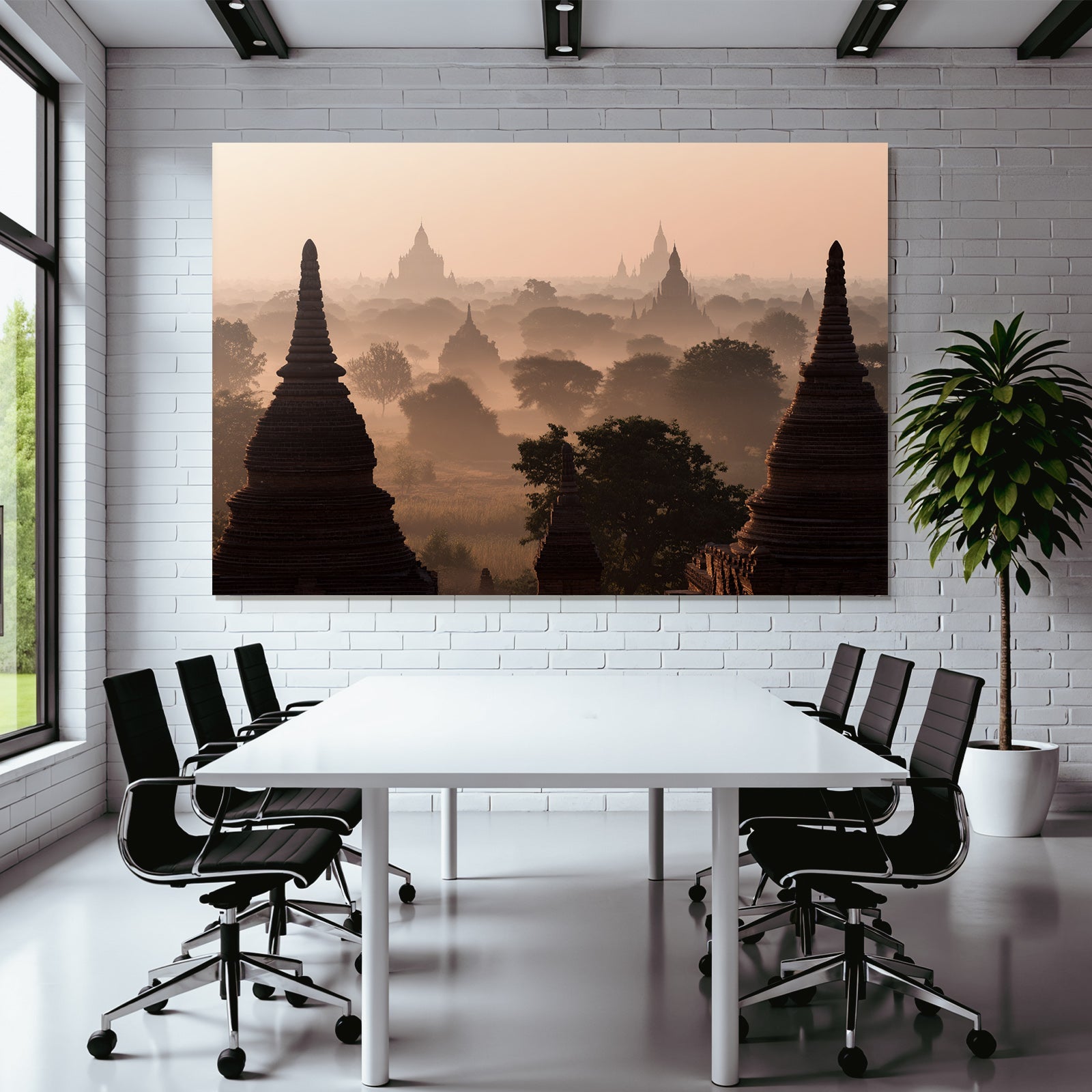 Nebelverhangene Pagoden In Bagan