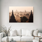 Nebelverhangene Pagoden In Bagan