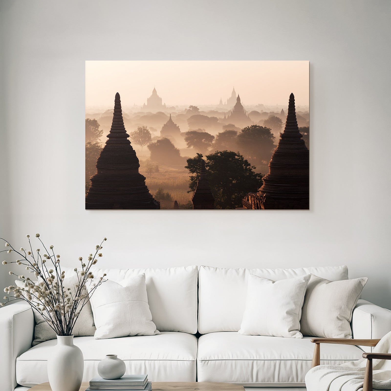 Nebelverhangene Pagoden In Bagan