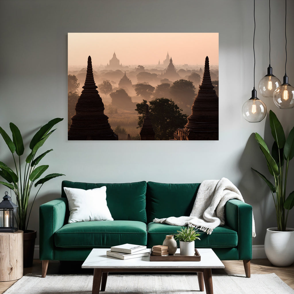 Nebelverhangene Pagoden In Bagan