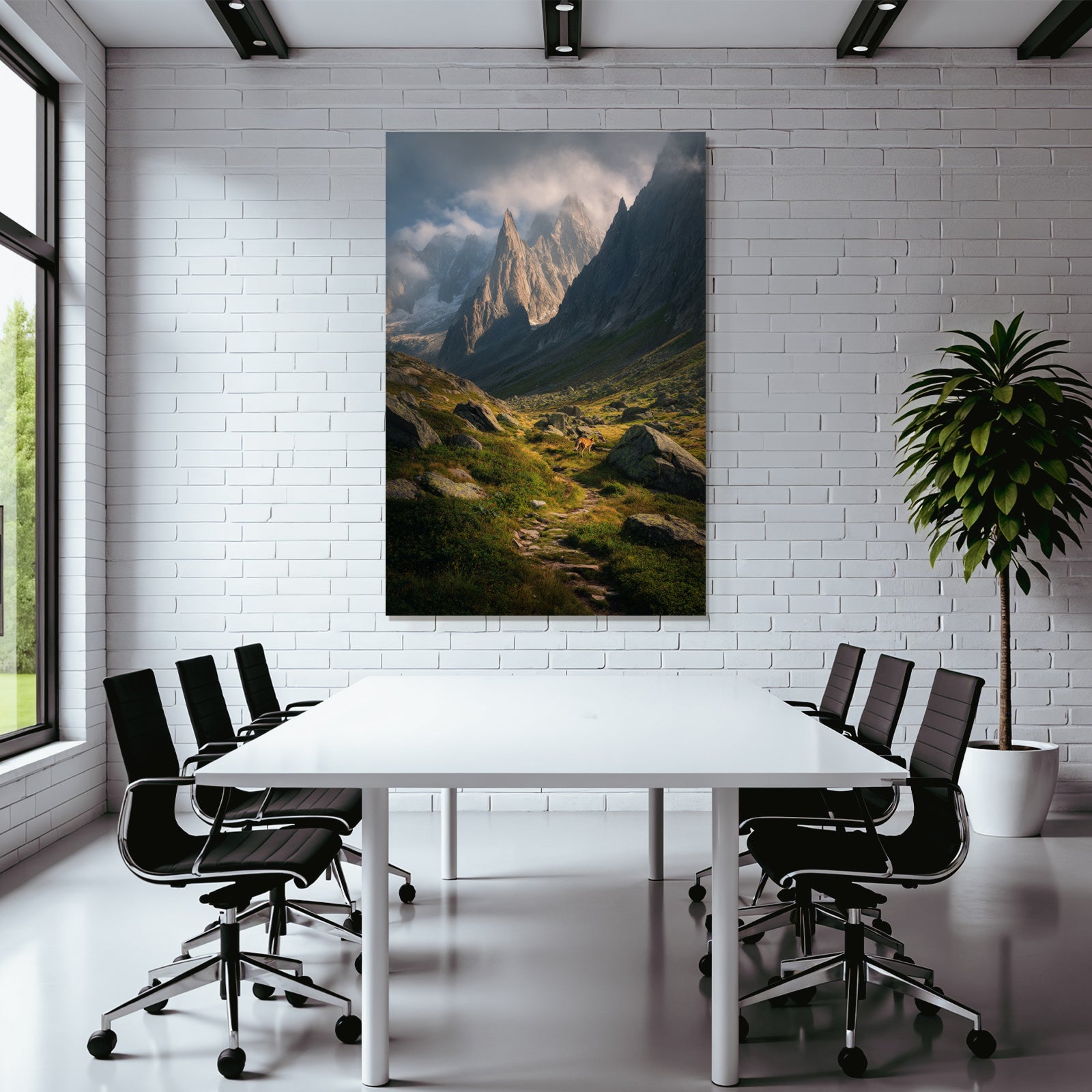 Berge Und Panoramen Atemberaubende Berglanschaft Mit Fuchs Auf Pfad