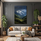 Berge Und Panoramen Dramatische Berglandschaft Mit Schneebedeckten Spitzen Lichtung Und Schatten