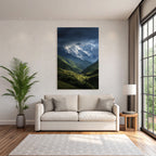 Berge Und Panoramen Dramatische Berglandschaft Mit Schneebedeckten Spitzen Lichtung Und Schatten