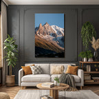Berge Und Panoramen Dramatische Berglandschaft Mit Wald Und Haeusern Schneebedeckte Gipfel