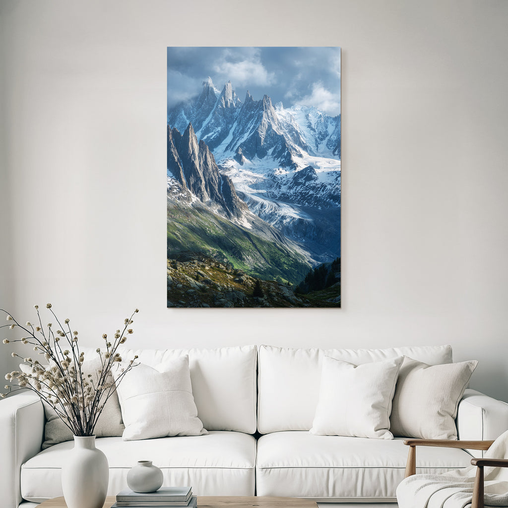 Berge Und Panoramen Dramatische Berglandschaft Schneebedeckte Gipfel Und Grüne Talstellen