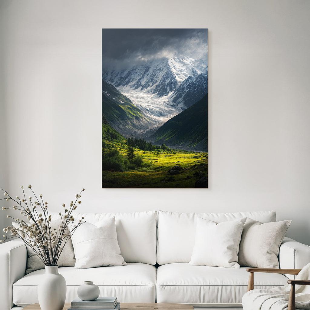 Berge Und Panoramen Dramatische Landlandschaft Mit Bewaldeten Tälern Und Schneebedeckten Bergen