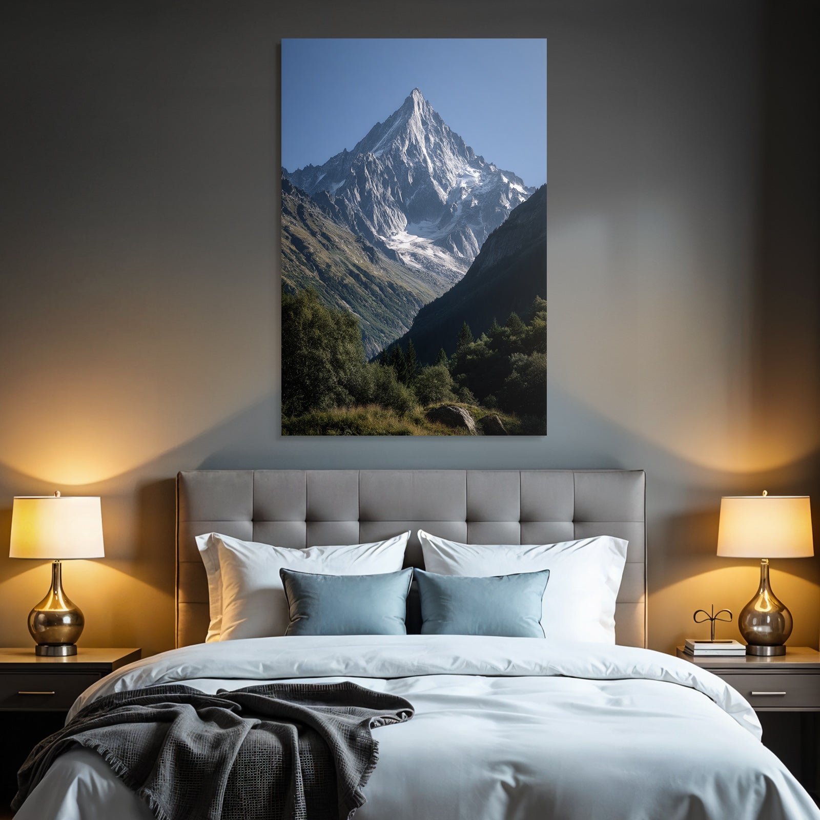 Berge Und Panoramen Majestic Berganlage Mit Schneebedecktem Gipfel Und Grünen Tälern