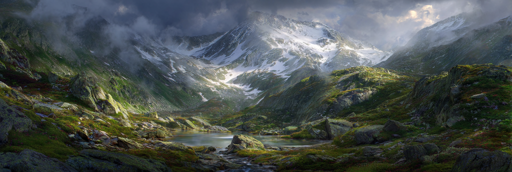 Berge Und Panoramen Atemberaubende Berglanschaft Mit Schnee Und Blumen Reflexionen Im Wasser | Berge und Panoramen | Landschaften