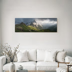 Berge Und Panoramen Atemberaubende Gebirgslandschaft Mit Grünen Tälern Und Wolkenbedeckung