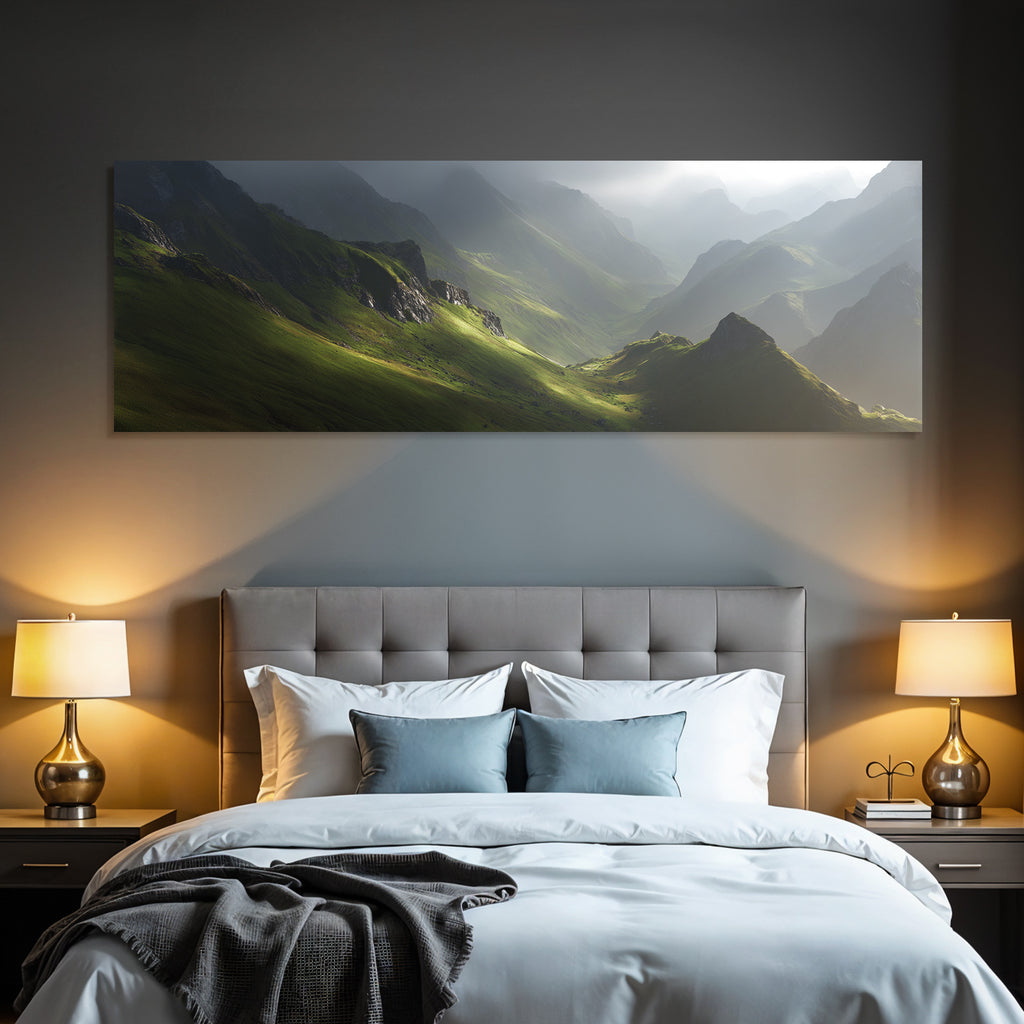 Berge Und Panoramen Bewegende Mountainlandschaft Mit Grünen Höhen Und Sanftem Licht