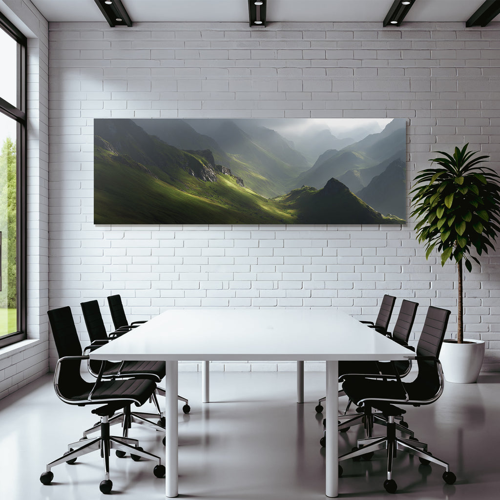 Berge Und Panoramen Bewegende Mountainlandschaft Mit Grünen Höhen Und Sanftem Licht