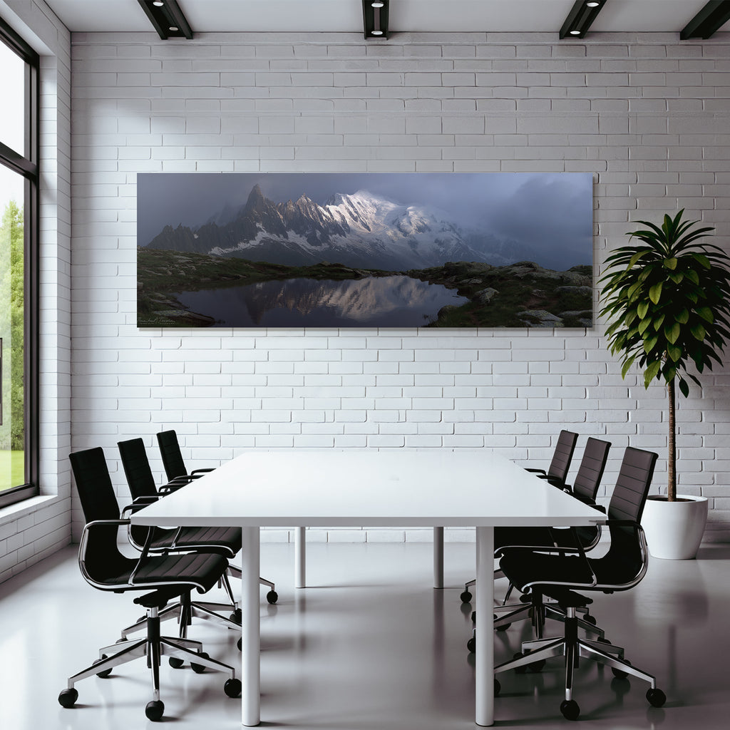 Berge Und Panoramen Dramatische Landschaft Mit Schneebedeckten Bergen Und Wasser Reflexionen