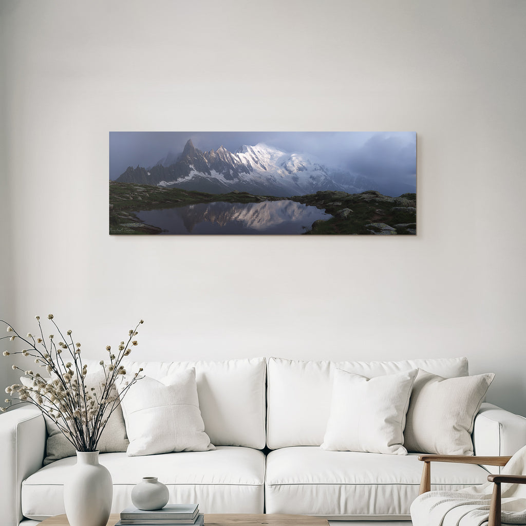 Berge Und Panoramen Dramatische Landschaft Mit Schneebedeckten Bergen Und Wasser Reflexionen