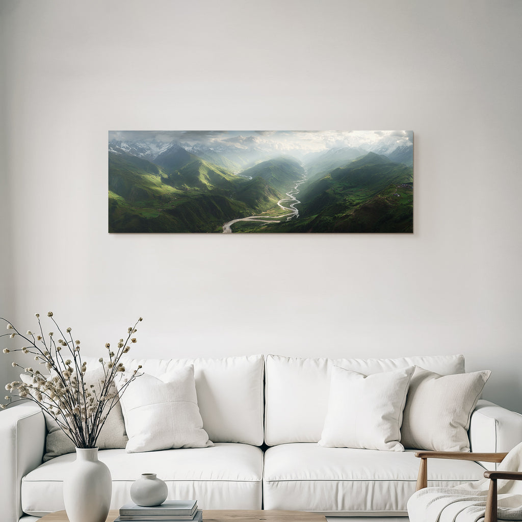 Berge Und Panoramen Lush Grüne Berge Windender Fluss Schneebedeckte Gipfel