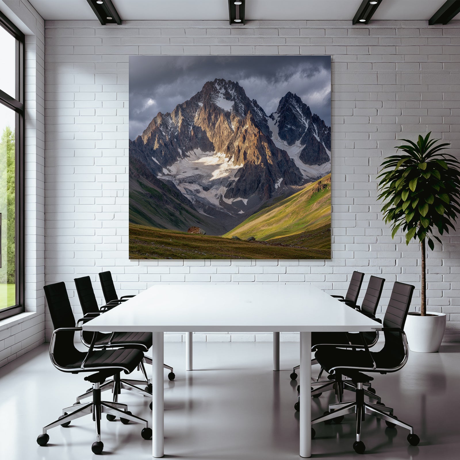 Berge Und Panoramen Dramatische Alpenlandschaft Mit Schneebedeckten Gipfeln