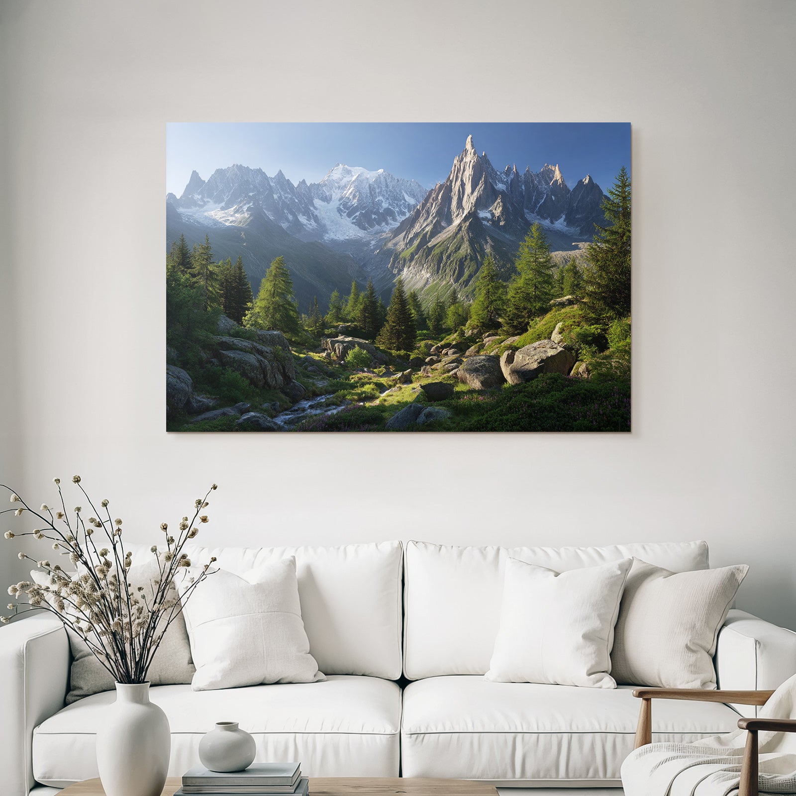 Berge Und Panoramen Bergbild Mit Schneebedeckten Gipfeln Und Fluss Im Vordergrund