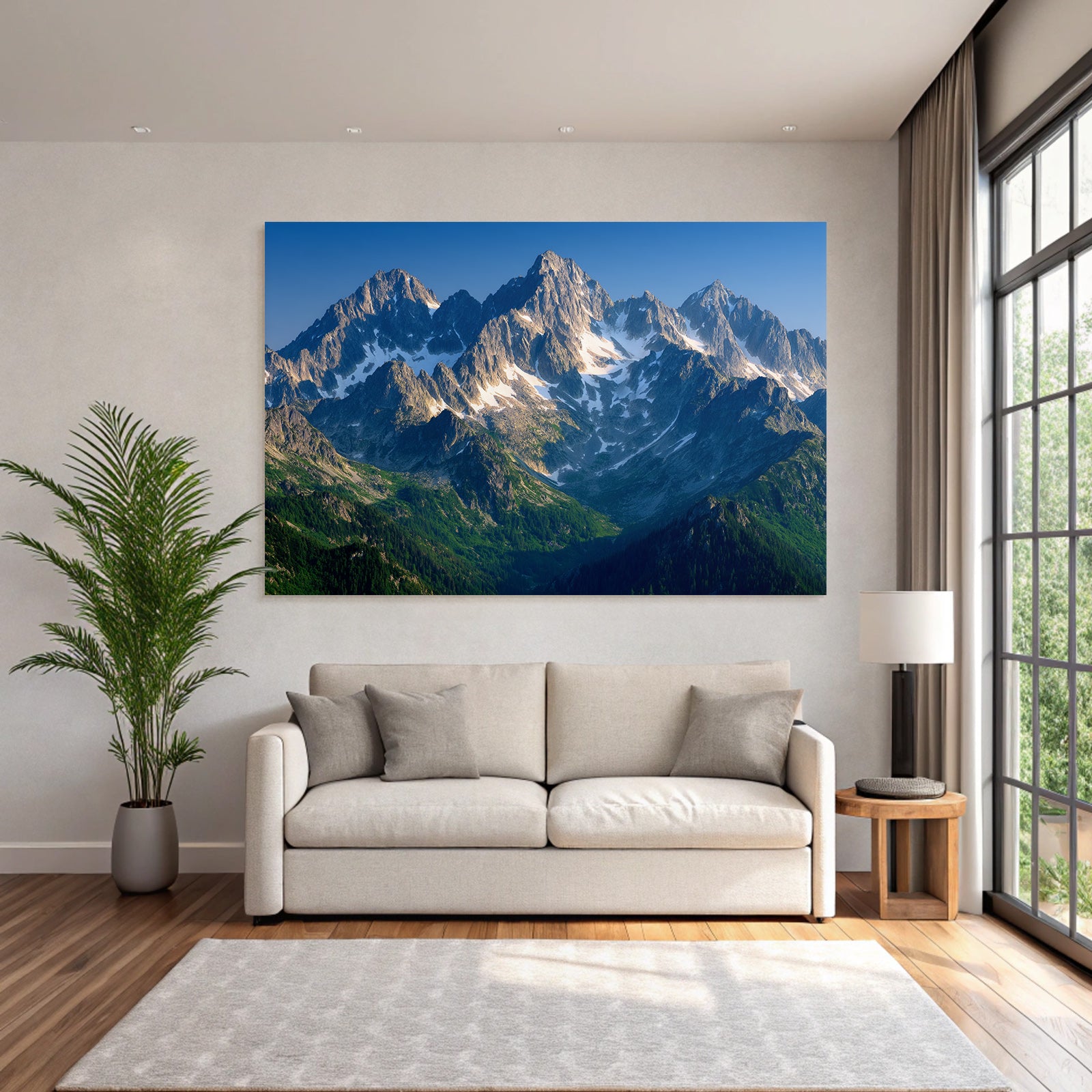 Berge Und Panoramen Bergszene Mit Schneebedeckten Spitzen Und Grünem Untergrund