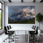Berge Und Panoramen Dramatische Alpenlandschaft Mit Schneebedeckten Bergen Und Wolkenschleiern