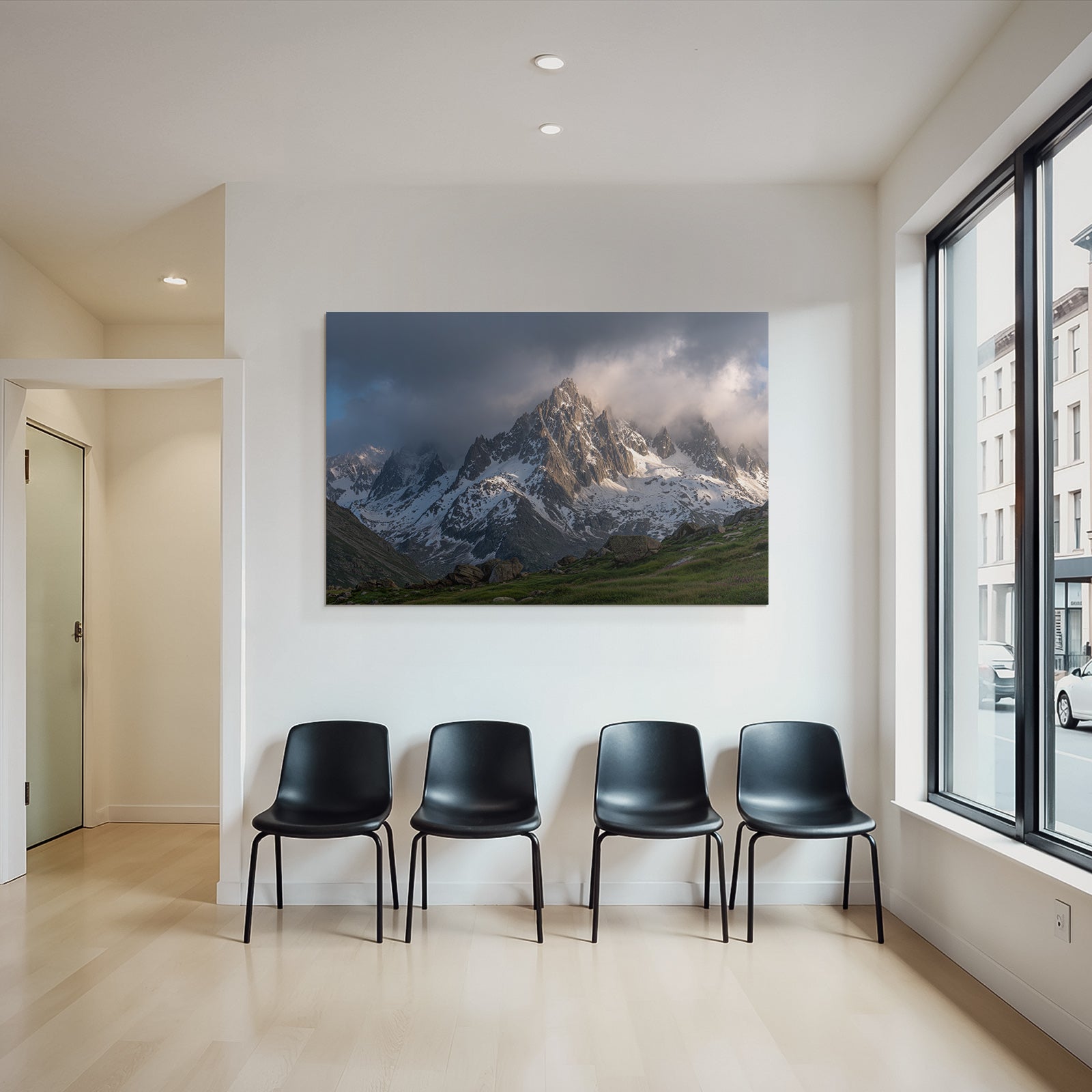 Berge Und Panoramen Dramatische Alpenlandschaft Mit Schneebedeckten Bergen Und Wolkenschleiern