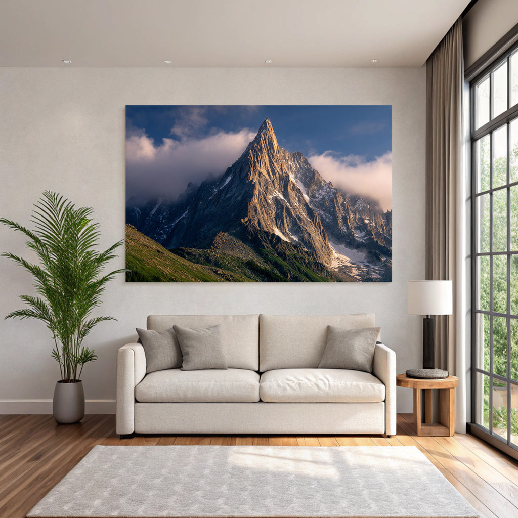Berge Und Panoramen Dramatische Berganlage Mit Jagged Spitze Und Wolken Dawn Dusk