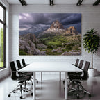 Berge Und Panoramen Dramatische Berglandschaft Mit Stormigem Himmel