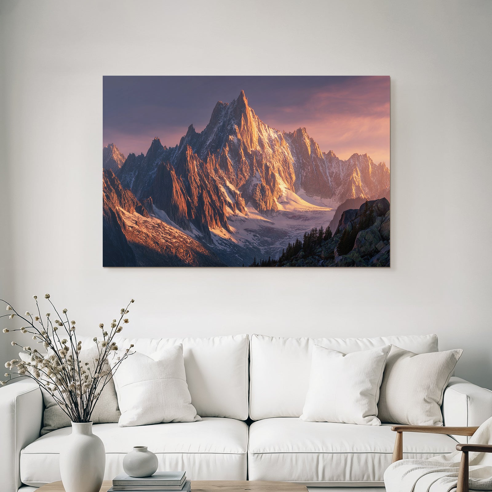 Berge Und Panoramen Dramatische Berglanschaft Mit Schneebedeckten Gipfeln Im Warmen Sonnenlicht