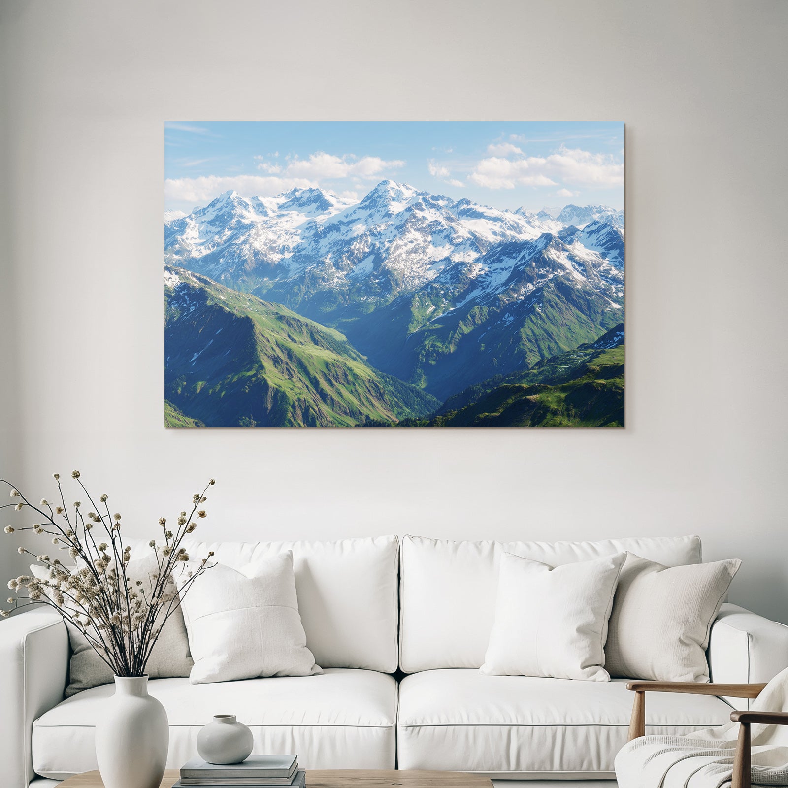 Berge Und Panoramen Schneebedeckte Berge Grüne Talansicht Himmel Mit Wolken