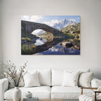 Berge Und Panoramen Steinbogenbrücke Am Fluss Mit Bergen Und Holzhütte