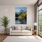 Berglandschaft Spiegelung Und Grünes Land