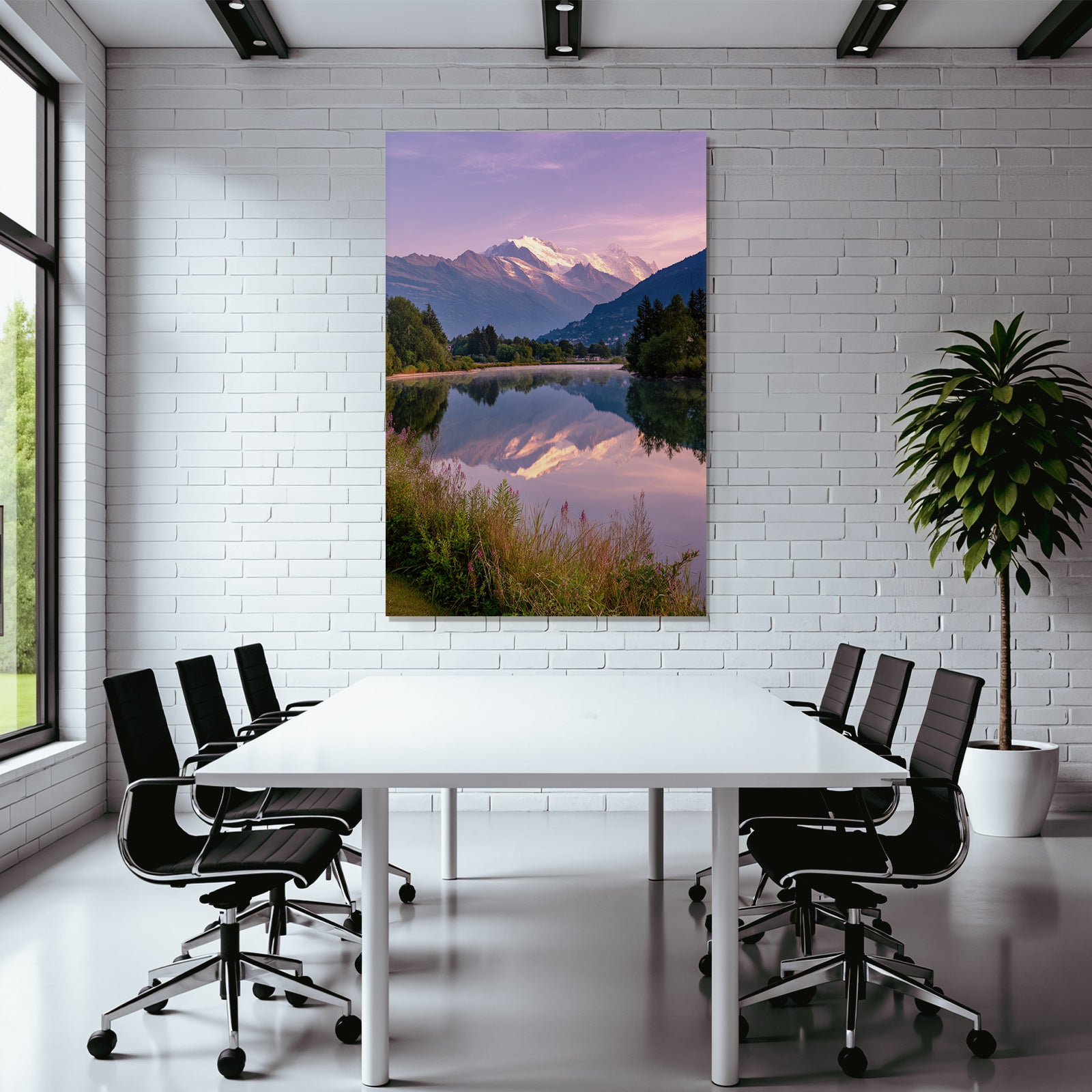 Beruhigende Landschaft Mit Gebirgen Und Wasser Im Dämmerlicht
