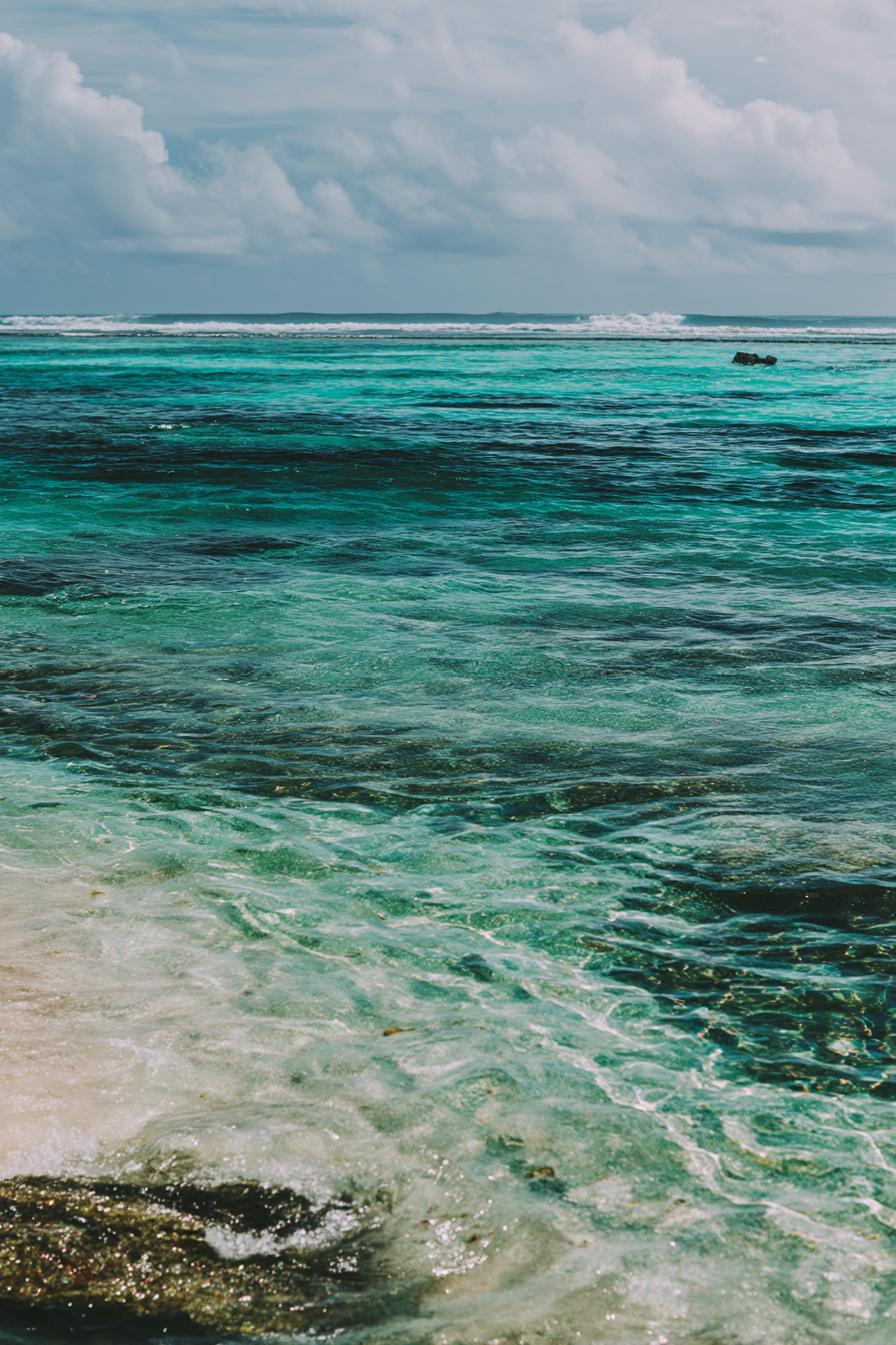Klarer Ozean Turquoise Und Blaüs Wasser Sonnige Küste | Seen und Unterwasserwelten | Landschaften