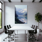 Ruhige Landschaft Mit Schneebedeckten Bergen Und Wasser Reflexionen