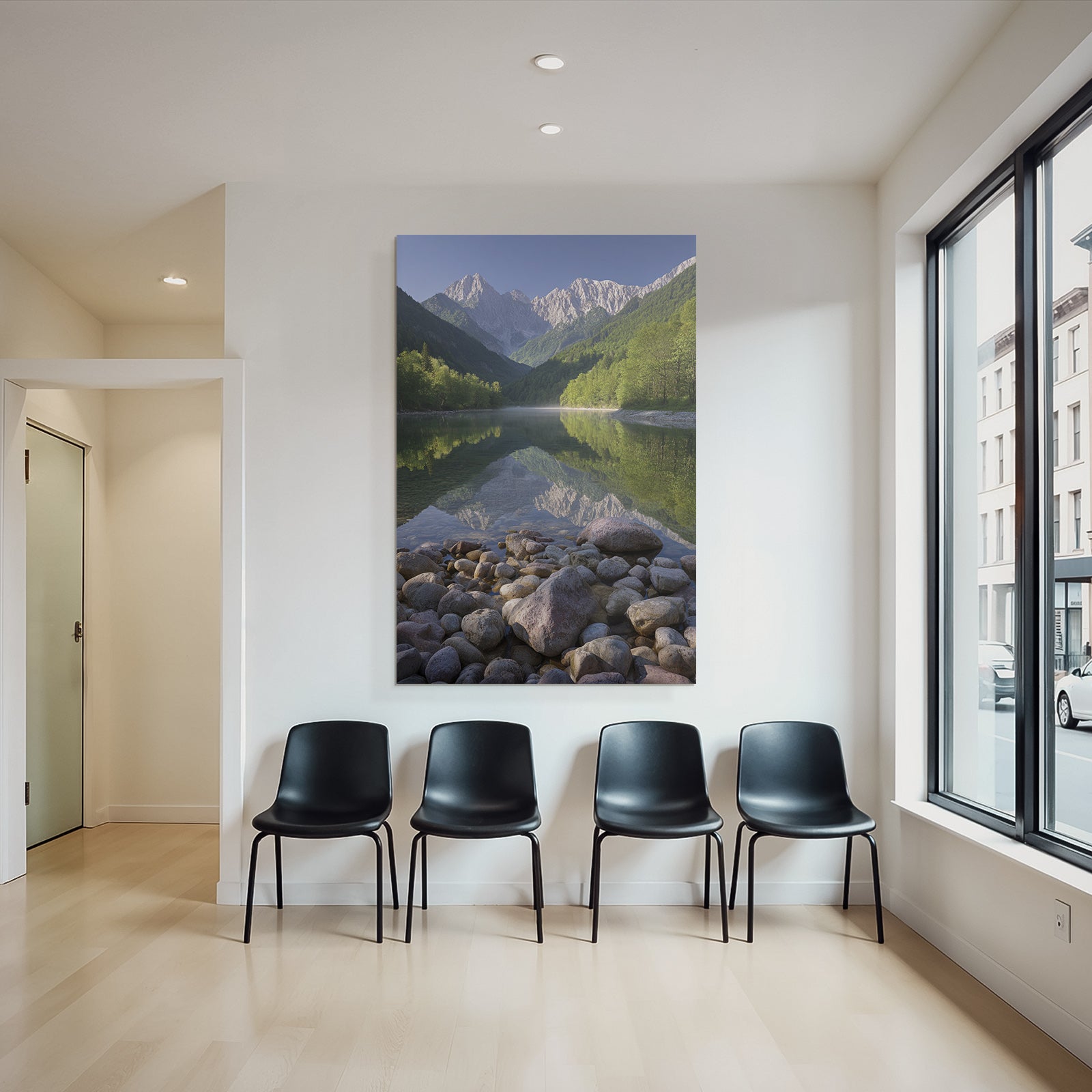 Ruhige Natur Landschaft Mit Reflektion Und Grünen Baeumen