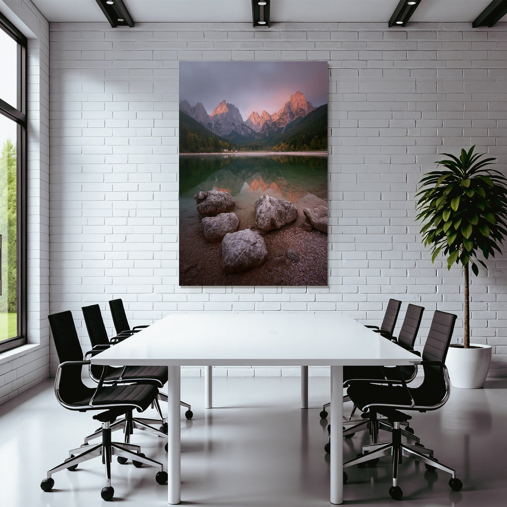 Ruhige Naturlandschaft Mit See Bergspitzen Herbst Gegebenheiten