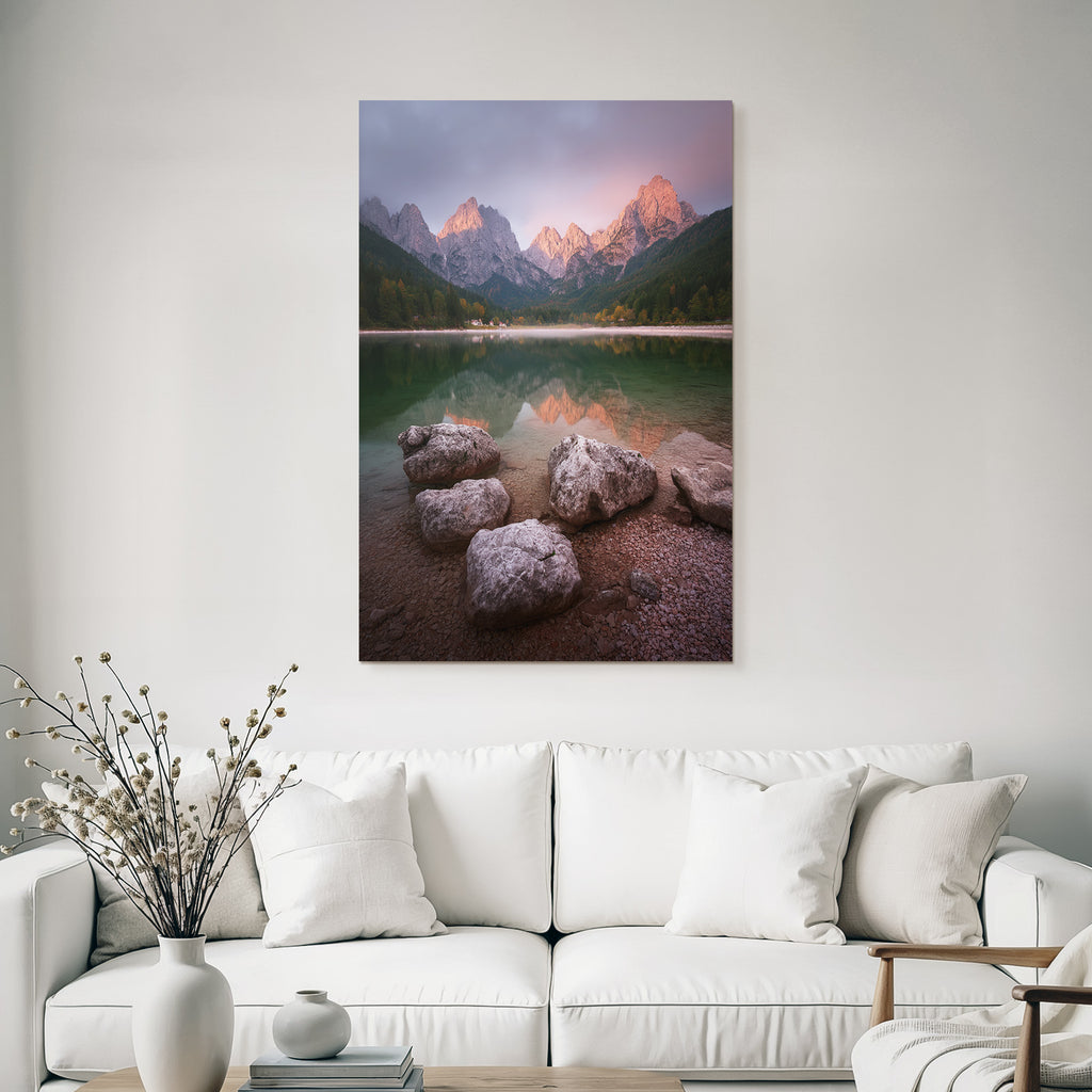 Ruhige Naturlandschaft Mit See Bergspitzen Herbst Gegebenheiten