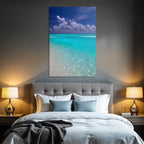 Ruhiger Strand Turquoise Wasser Himmel Wolken