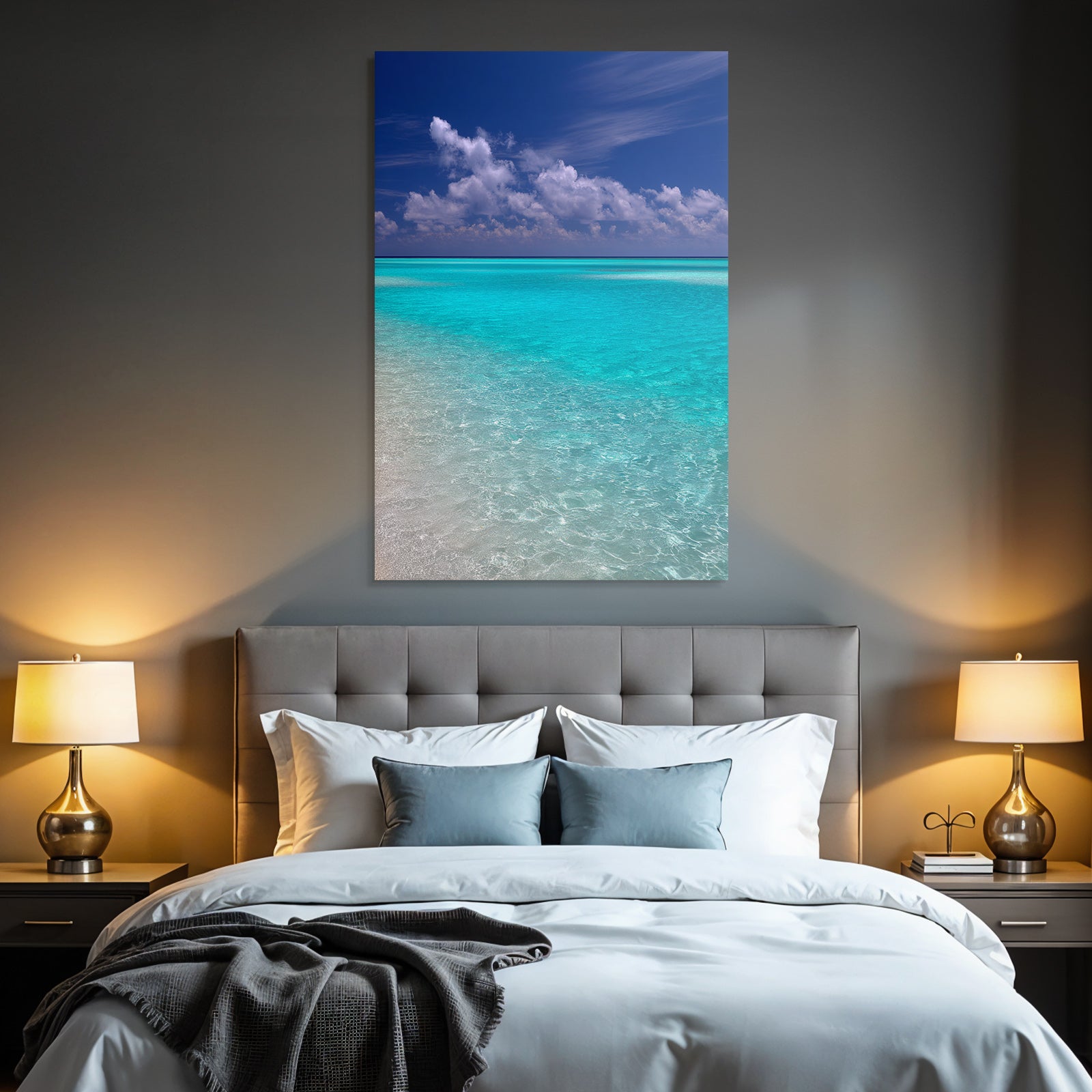 Ruhiger Strand Turquoise Wasser Himmel Wolken
