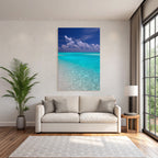 Ruhiger Strand Turquoise Wasser Himmel Wolken