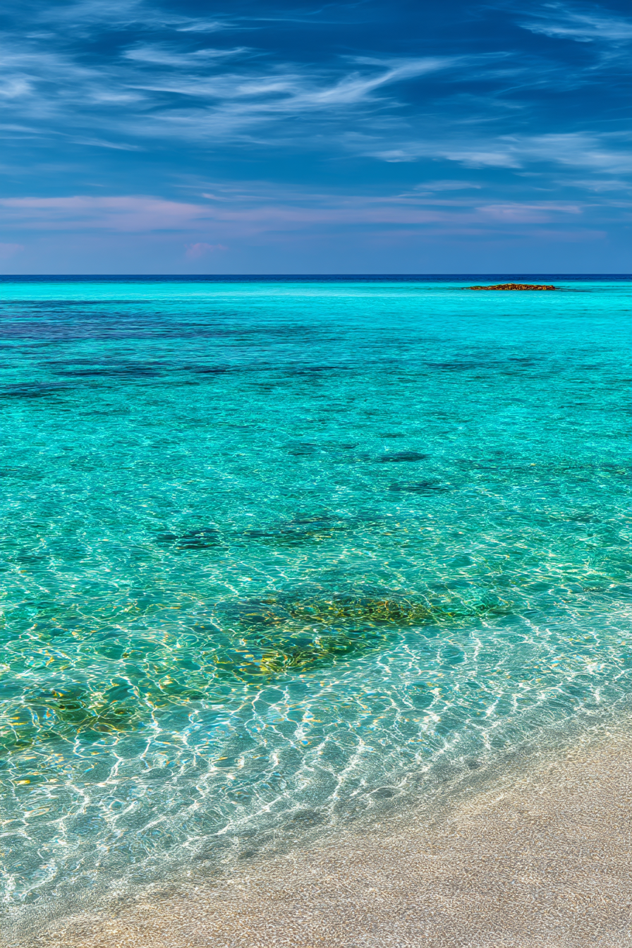 Traumhafte Strandlandschaft Mit Turqouisem Wasser Und Blaüm Himmel | Seen und Unterwasserwelten | Landschaften
