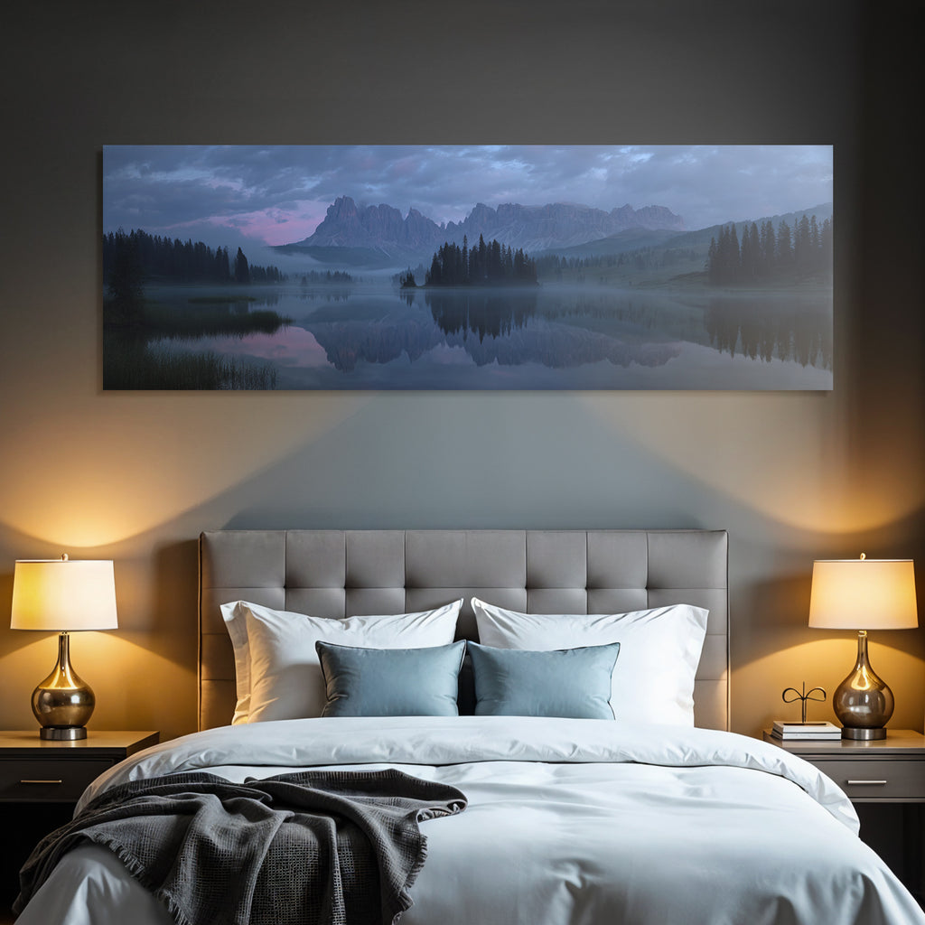 Friedliche Landschaft Mit Bergen Und See Im Nebel Dawn Dusk